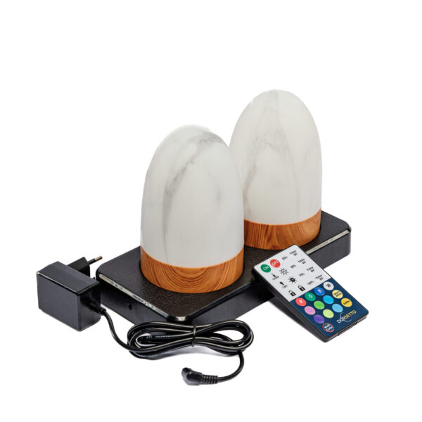De set van 2 DORSETTO tafellampen zijn ovaal met marmer wit-grijs houtlook, oplaadbaar tot 105 uur, waterdicht en inclusief afstandsbediening en adapter.