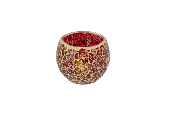 De Waxinelichthouder 8,5 CM Dorsetto mozaïek rood is een ronde kandelaar met een prachtig rood en goudkleurig glasmozaïekontwerp tegen een witte achtergrond.