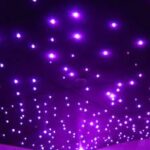 Transformeer je plafond met de LED Sterrenhemel (400 sterren) met 4,5 meter lange glasvezeldraden, die een betoverend nachtelijk sterrreneffect creƫren met honderden fonkelende paarse LED-lampjes.