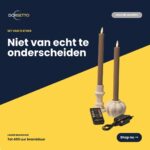 De Dinerkaarsen LED-set van 2 stuks, met een brandduur van 400 uur, oplaadbaar en beige, inclusief witte houders, een afstandsbediening en een oplaadadapter, wordt afgebeeld tegen een blauw-gele achtergrond. In de Nederlandse tekst worden het natuurlijke vlammeffect en de lange brandduur benadrukt.
