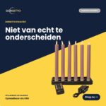 Een set van zes oplaadbare, dimbare roze LED dinerkaarsen (250 mm) met afstandsbediening en USB-kabel wordt weergegeven op een zwart dienblad tegen een gele en marineblauwe achtergrond met Nederlandse promotekst.