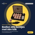 Een set van 12 roze oplaadbare waxinelichtjes (tot 400 uur brandduur), met afstandsbediening, lader en adapter wordt getoond in een open zwarte opbergdoos; één lichtje staat buiten. De Nederlandse tekst benadrukt eenvoudige bediening via de afstandsbediening.